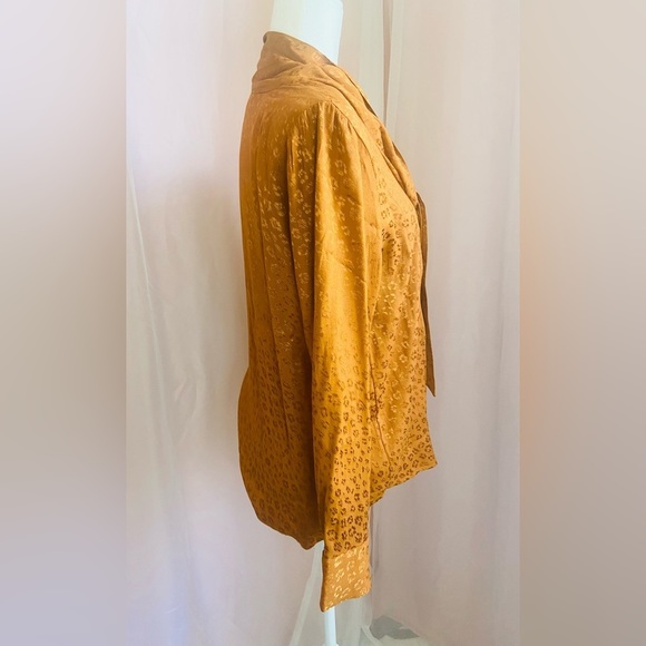 Loftâ Bronze Caramel Shiny Metallic Cheetah Print Long Sleeve Neck Tie Blouse - Picture 6 of 8